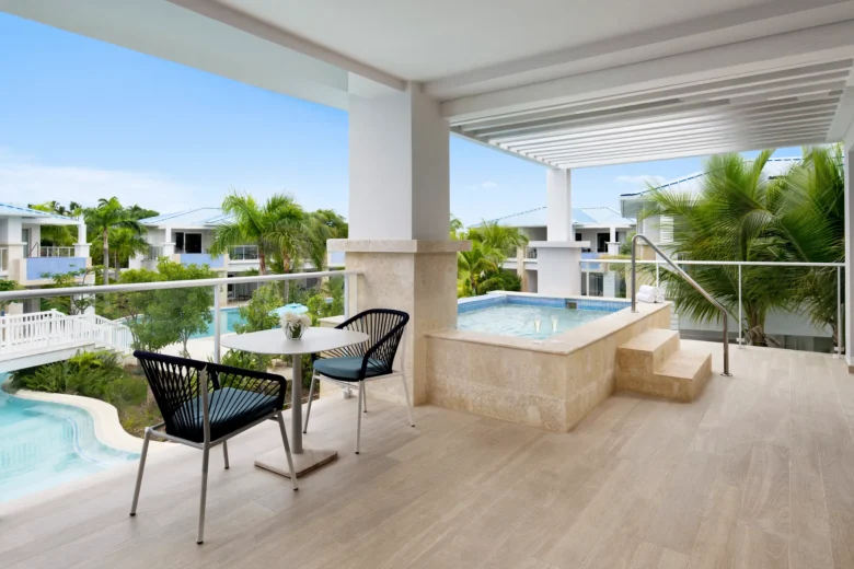 Preferred Club Master Suite Plunge Pool Villa terrace with private plunge pool and seating at Dreams Cap Cana.